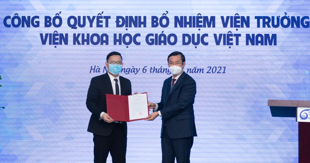 Trao quyết định bổ nhiệm Viện trưởng Viện Khoa học Giáo dục Việt Nam